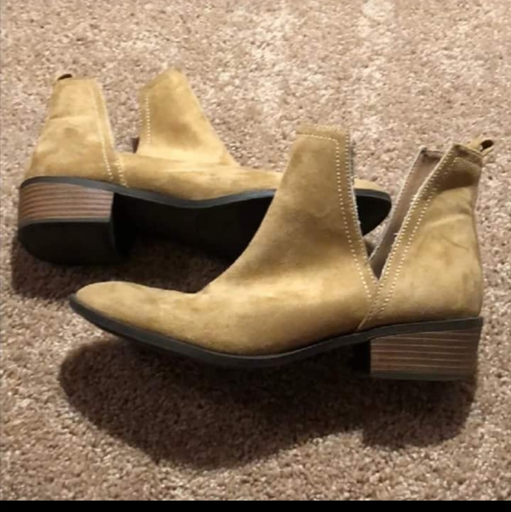 Tan cut out ankle boots